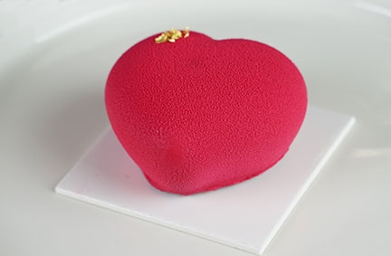 Jak osiągnąć intensywny kolor kremu, lukru i masy: techniki barwienia barwnikami