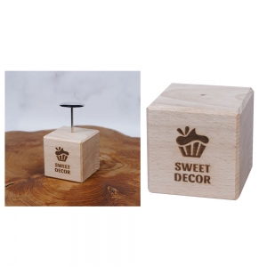 Kostka, stojak drewniany na gwóźdź cukierniczy do kremu - 5,5cm